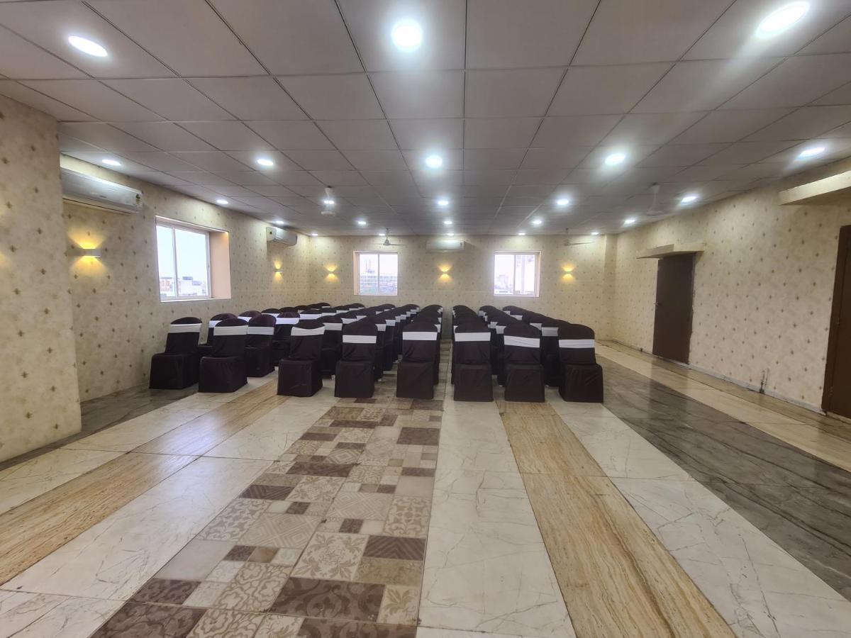 Hotel Nova Pride 라즈콧 외부 사진