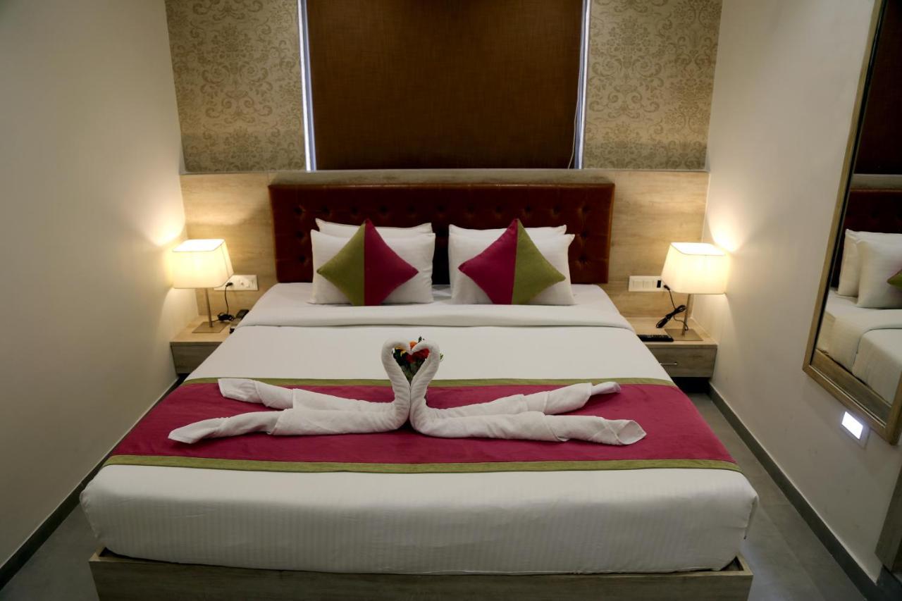 Hotel Nova Pride 라즈콧 외부 사진
