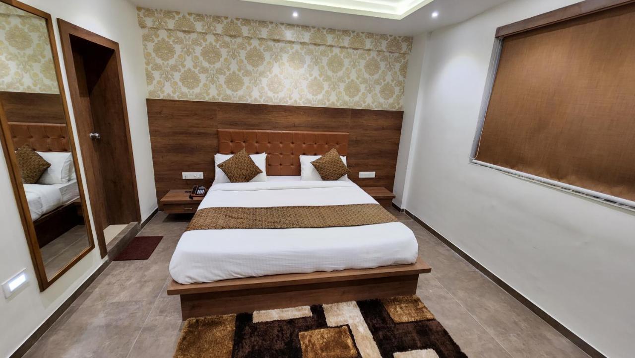 Hotel Nova Pride 라즈콧 외부 사진