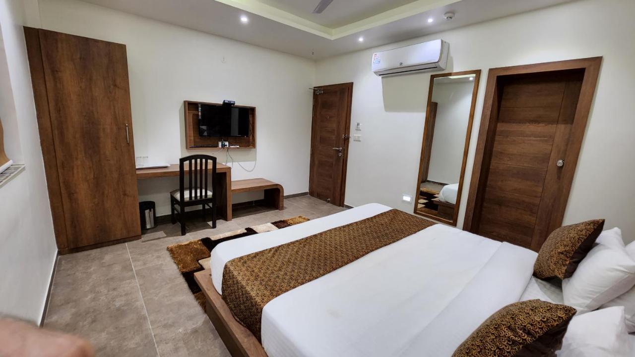 Hotel Nova Pride 라즈콧 외부 사진