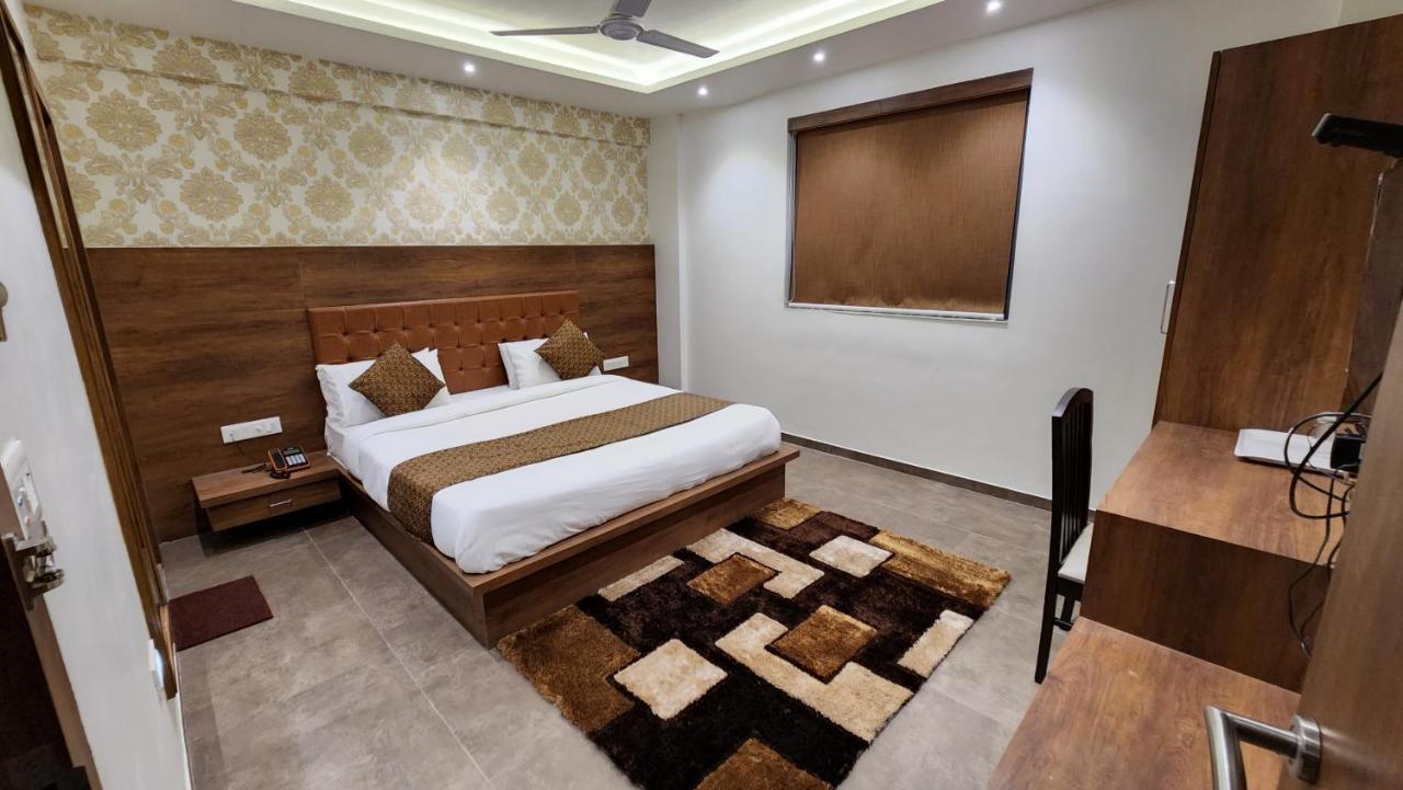 Hotel Nova Pride 라즈콧 외부 사진