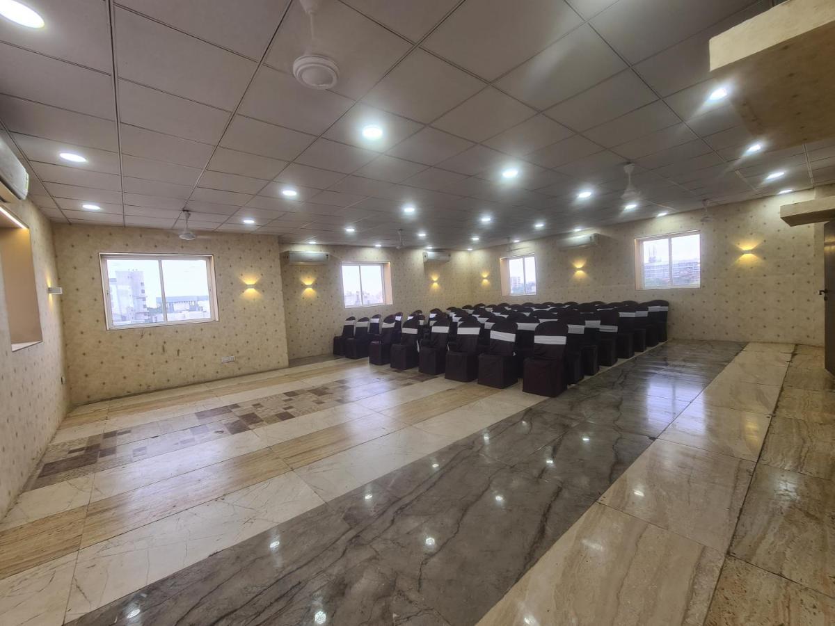 Hotel Nova Pride 라즈콧 외부 사진