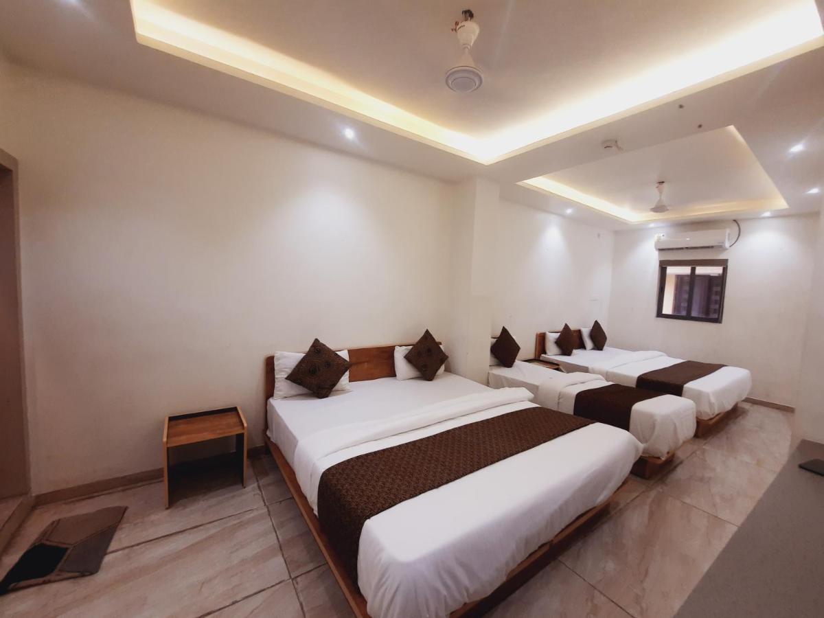 Hotel Nova Pride 라즈콧 외부 사진