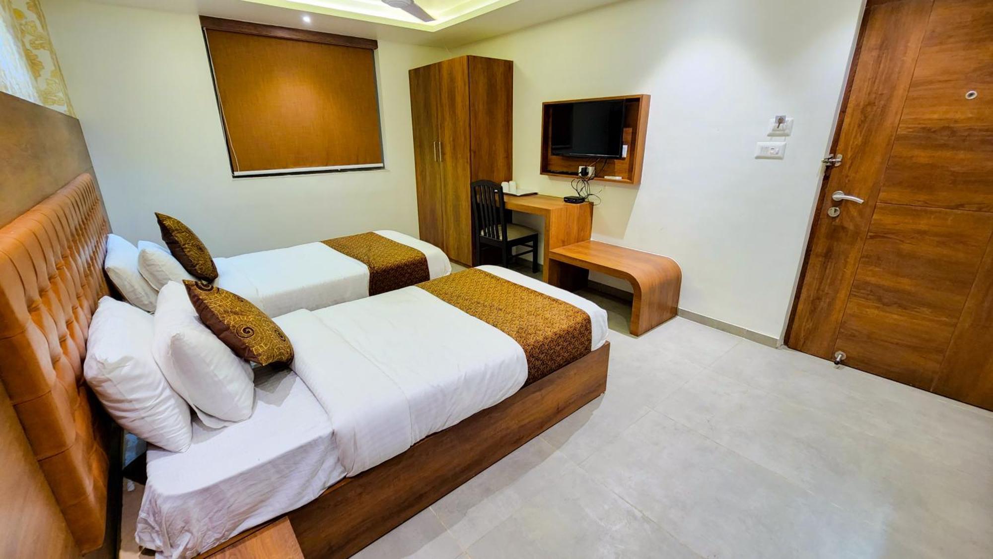 Hotel Nova Pride 라즈콧 외부 사진