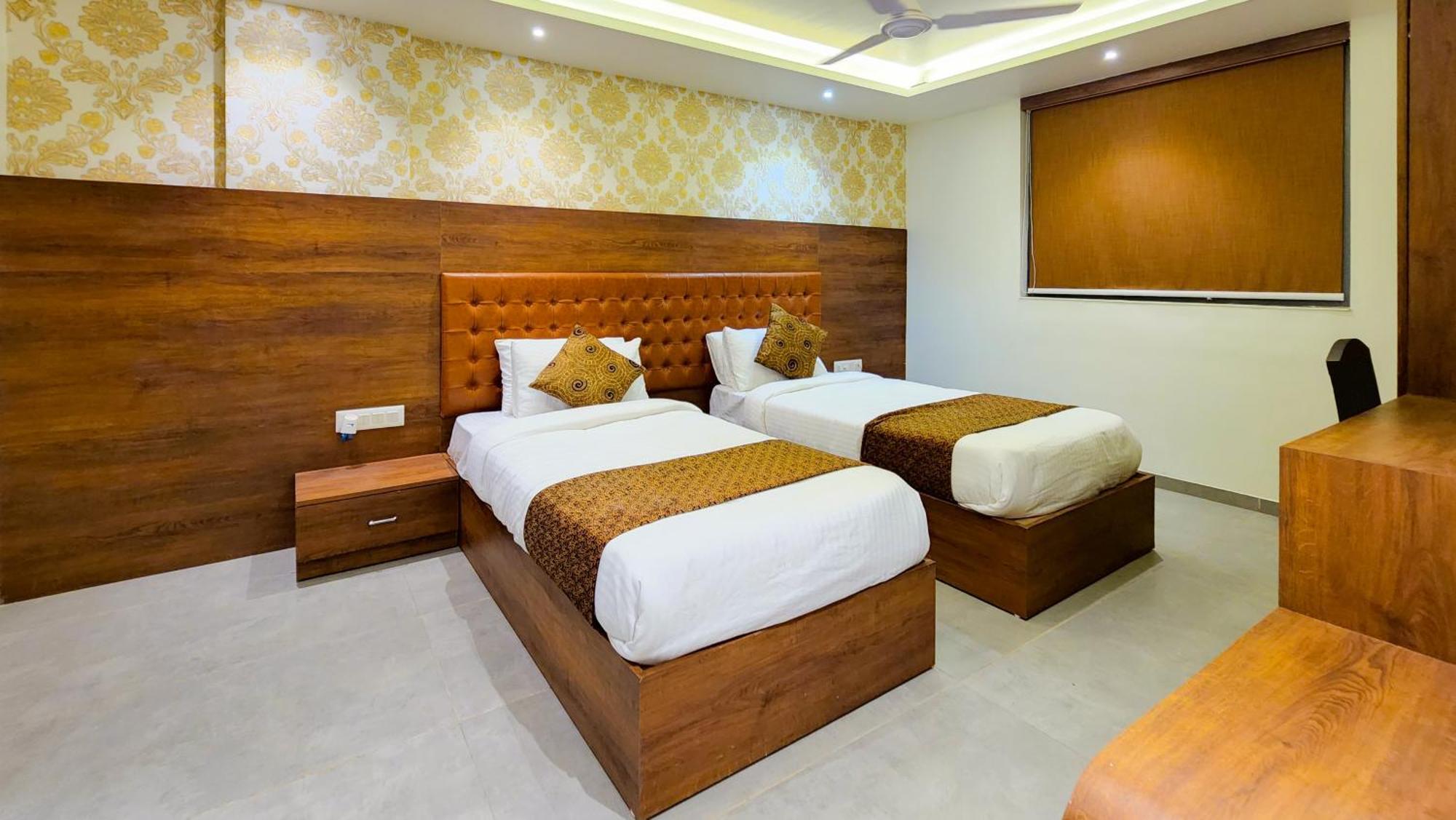 Hotel Nova Pride 라즈콧 외부 사진