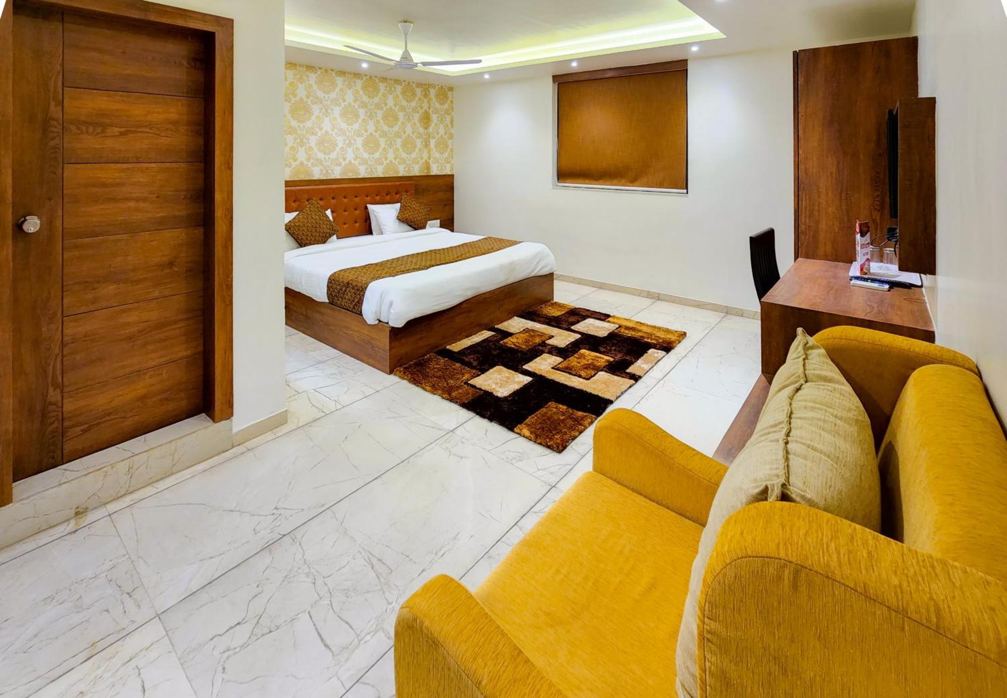 Hotel Nova Pride 라즈콧 외부 사진
